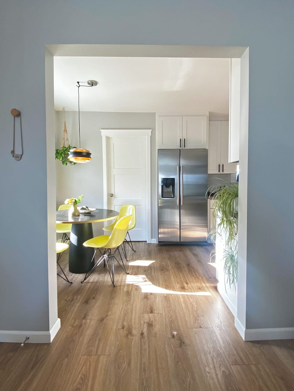 Dining table for 4 people 