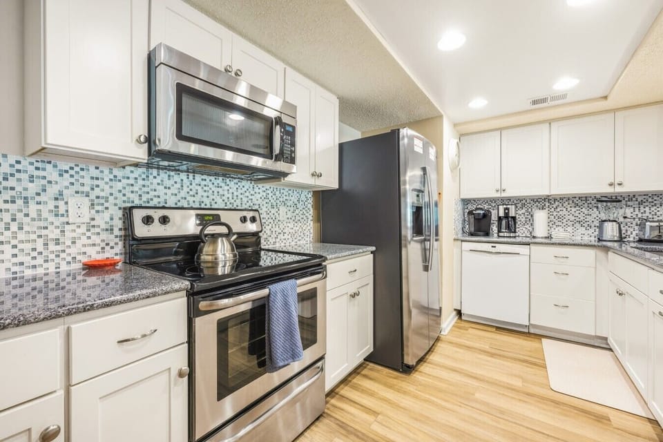 Large updated kitchen