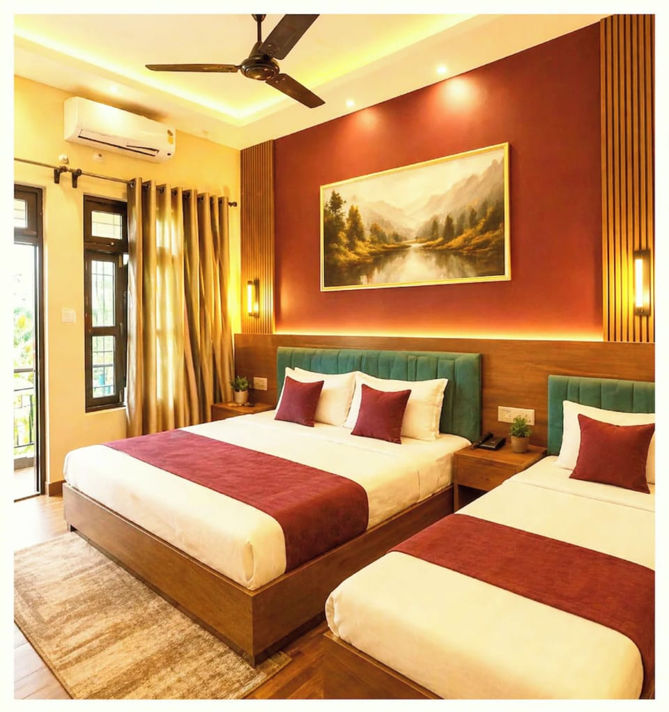 Deluxe Triple Room, Air conditioning | Hypo-allergenic bedding, desk, soundproofing, free WiFi