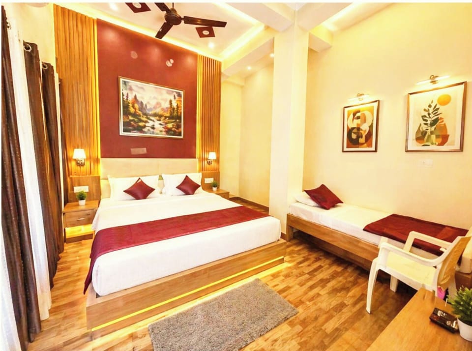 Deluxe Triple Room, Air conditioning | Hypo-allergenic bedding, desk, soundproofing, free WiFi