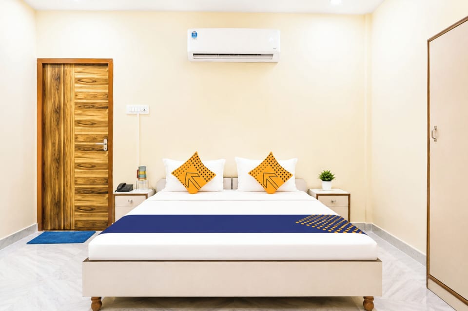 Deluxe Double Room, Air conditioning | Hypo-allergenic bedding, desk, soundproofing, free WiFi