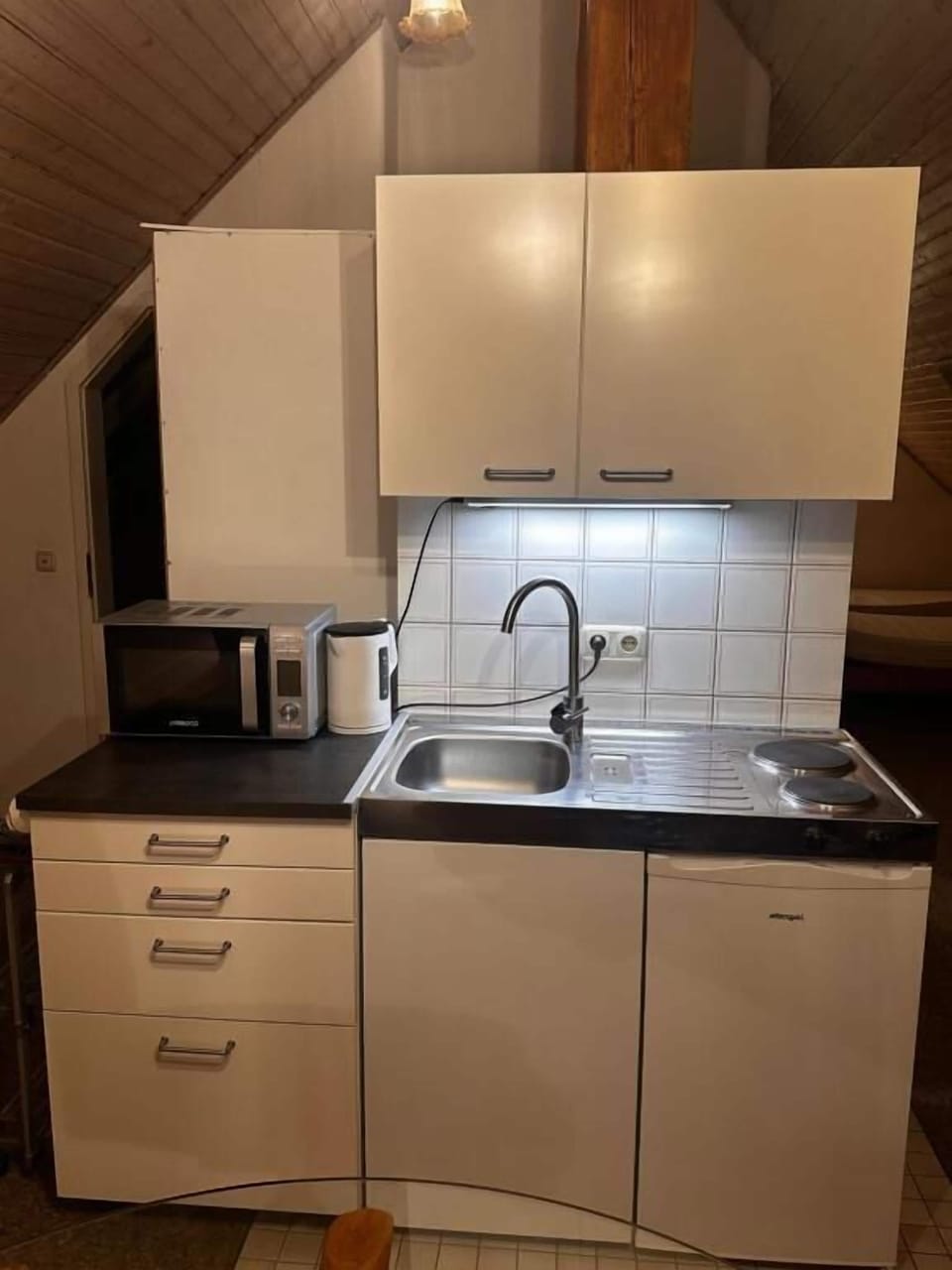 Studio, Balcony, Hill View | Private kitchen | Stovetop, electric kettle, cookware/dishes/utensils