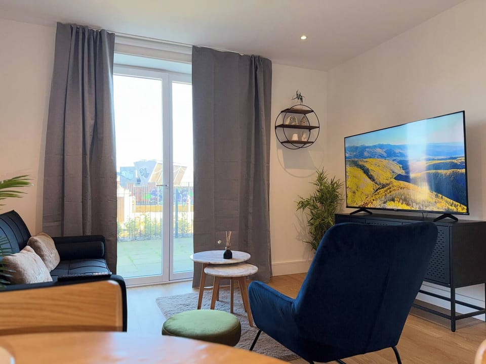 Apartment, 1 Bedroom, Accessible, Smoking | Living area