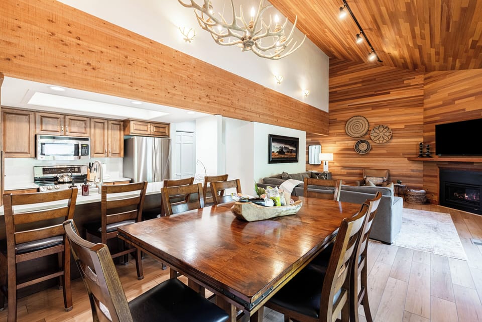 Dining room with seating for 10