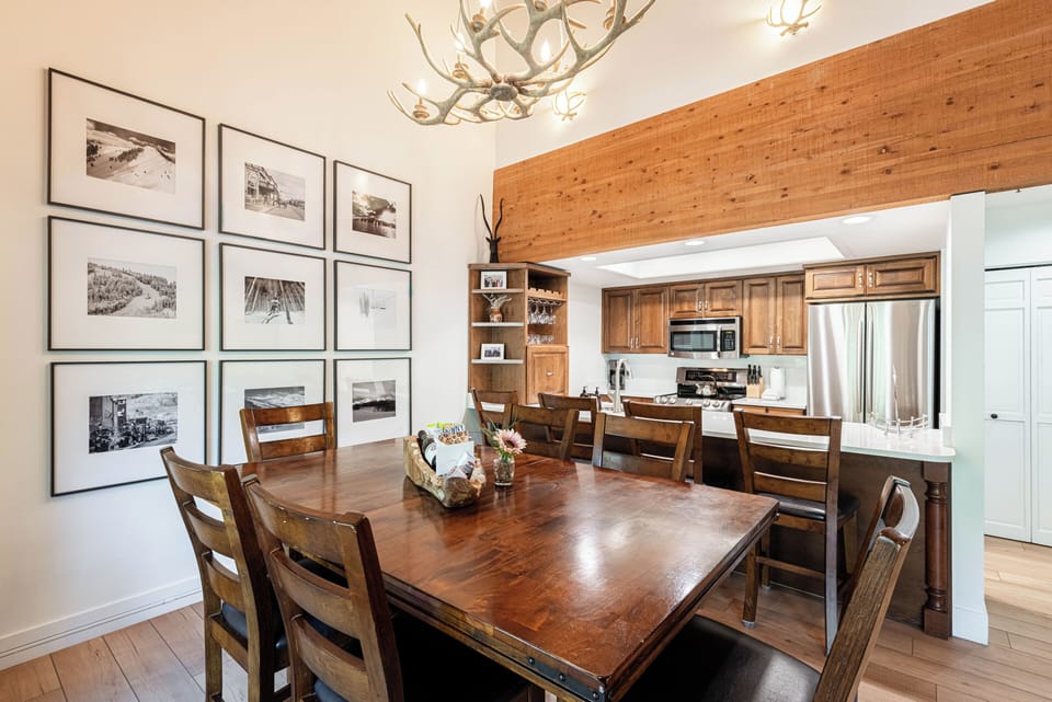 Dining room with seating for 10