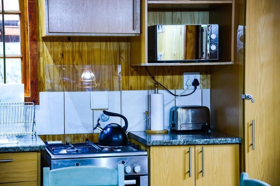 House, 4 Bedrooms | Private kitchen
