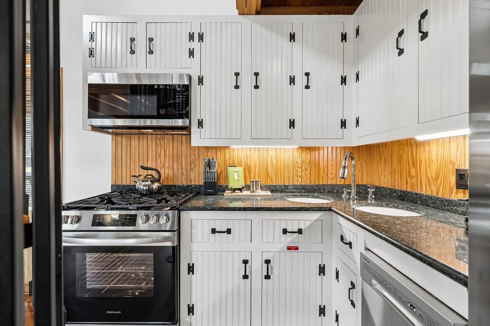 Fully Equipped Kitchen with Gas Range
