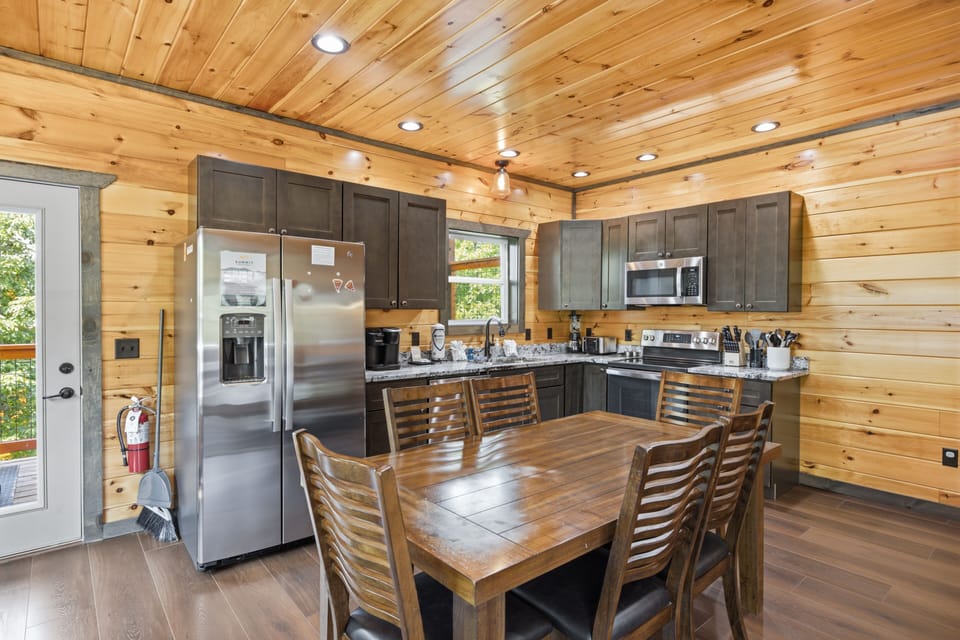 Cabin, 2 Bedrooms | Private kitchen | Coffee/tea maker, fridge, oven, toaster