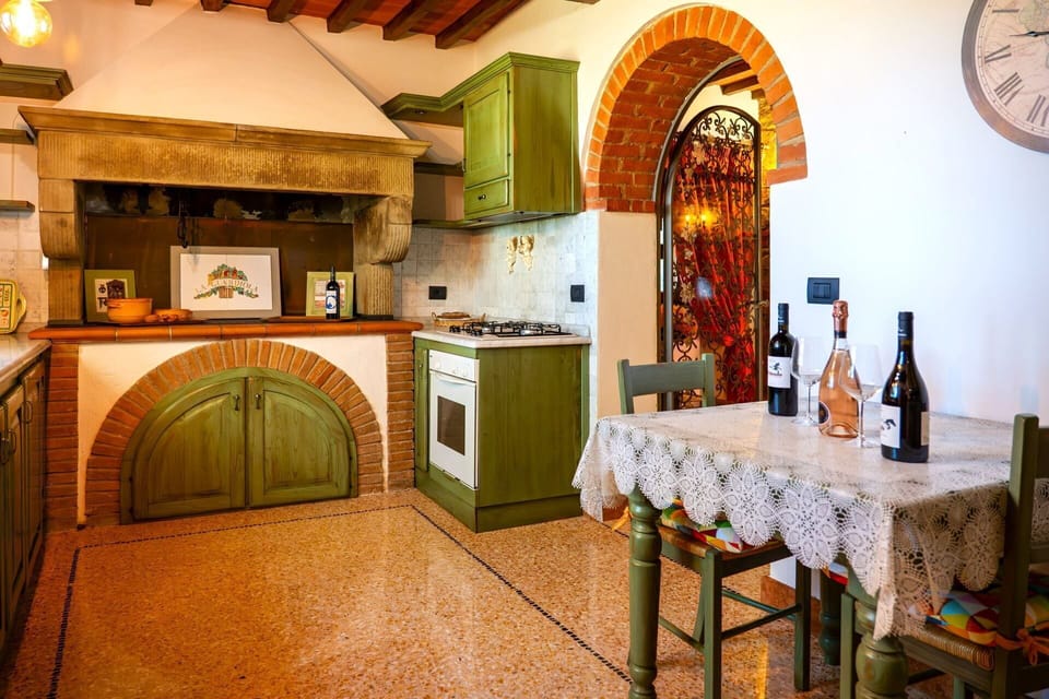 Interior Design, Wall, Furniture, Flooring, Ceiling, Lighting, Floor, Room, Kitchen, Wood Stain