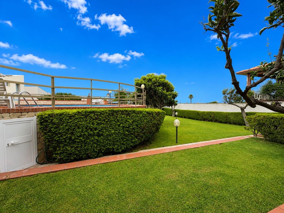 Autumn, Balcony / Terrace / Patio, Garden, Spring, Summer