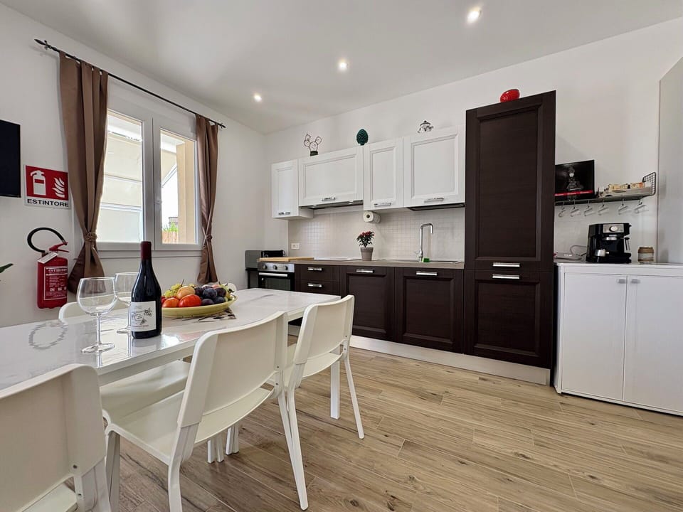 Autumn, Kitchen, Living Room, Spring, Summer