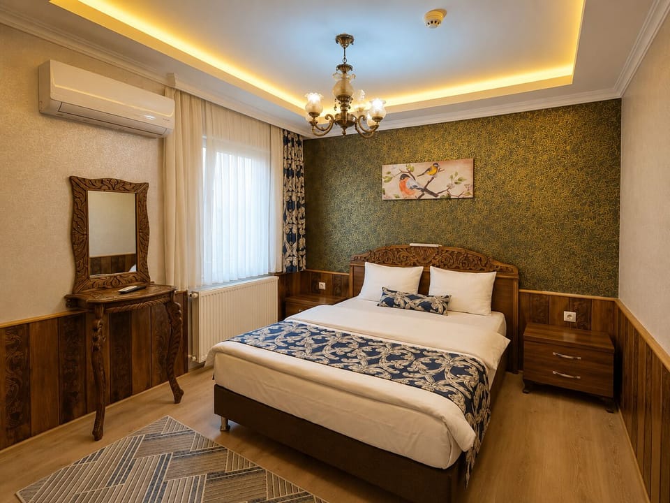 Junior Suite, Balcony, Mountain View | Desk, WiFi (free), individually decorated, individually furnished