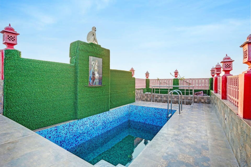 House | Pool