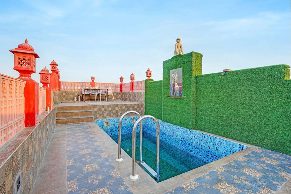 House | Pool