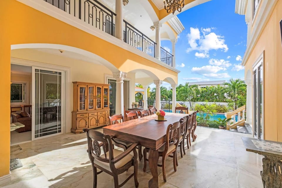 House, 4 Bedrooms, Smoking, Hot Tub | Outdoor dining