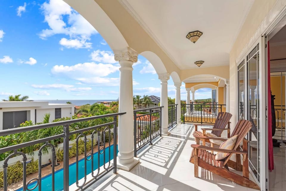 House, 4 Bedrooms, Smoking, Hot Tub | Balcony