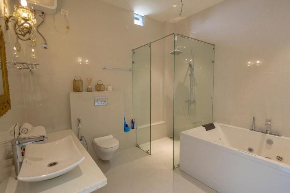 Shower, free toiletries, hair dryer, bathrobes