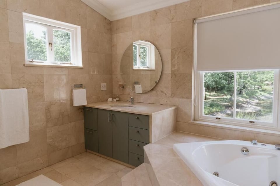 Superior Double Room, Lake View | Bathroom | Slippers