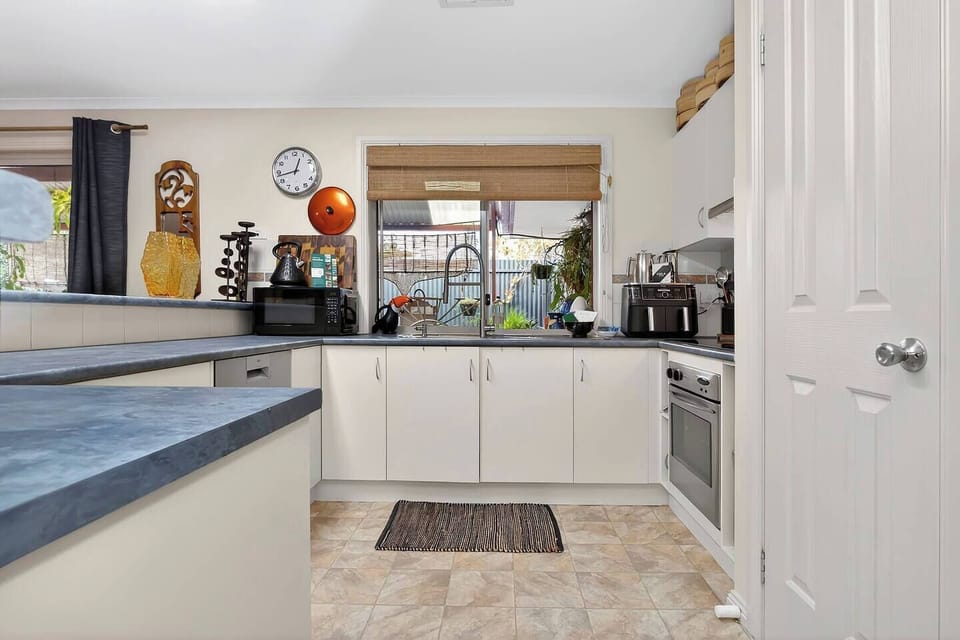 Cook up easy meals in the fully equipped kitchen with a full-sized oven, stovetop, dishwasher, microwave, and generous bench space.