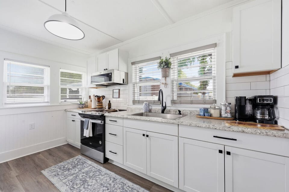 Prepare meals with ease in this bright and thoughtfully designed coastal kitchen