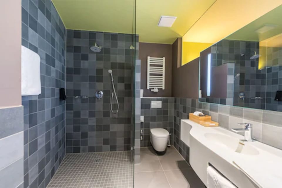 Shower, free toiletries, hair dryer, towels