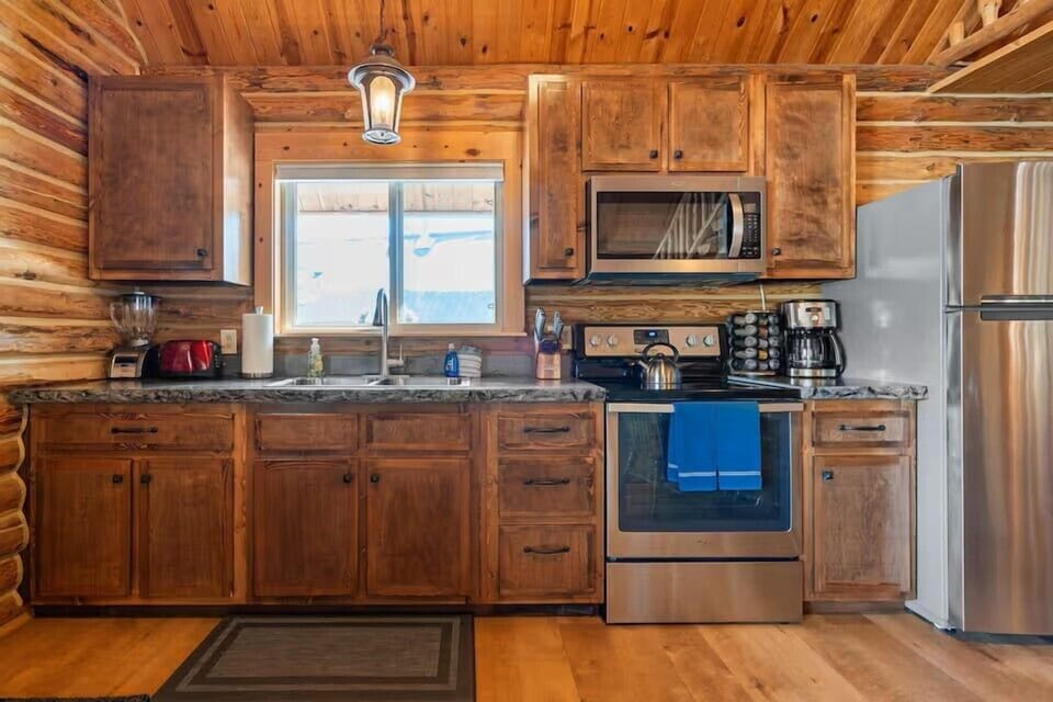 Full kitchen