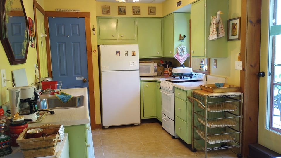 Large fridge and stove available for stays of 3 nights or longer.
