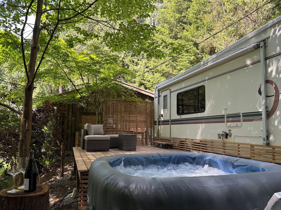 Outdoor spa tub