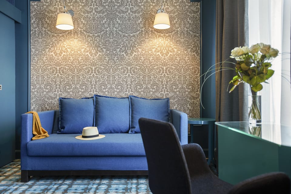 Family Suite | Living area | Flat-screen TV