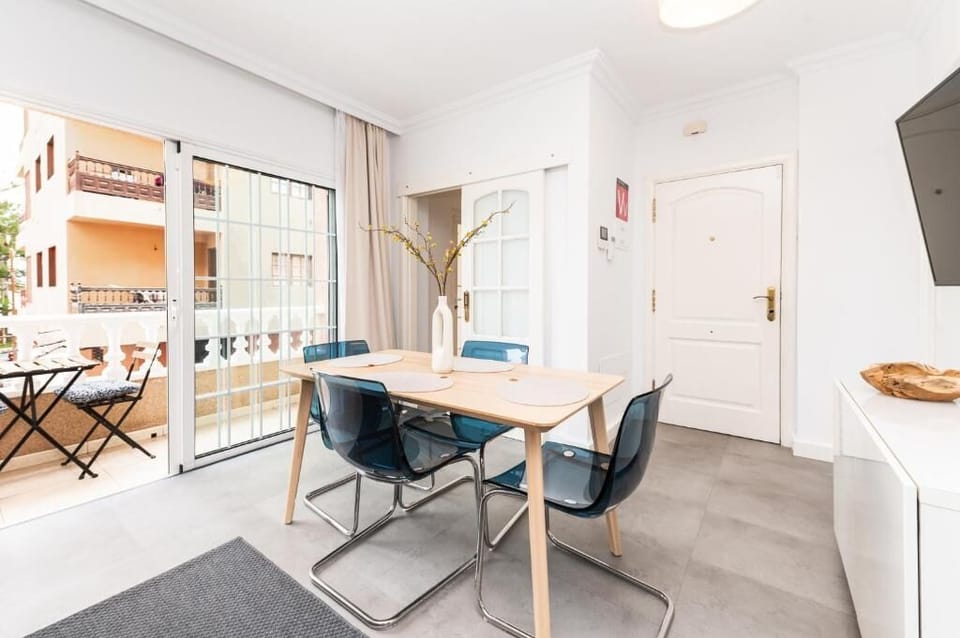 Superior Apartment, Balcony | Dining