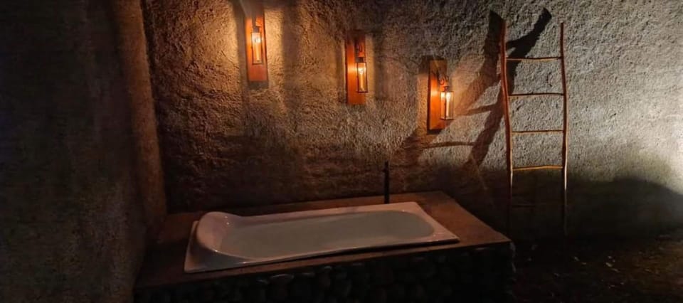 Deluxe Bungalow, Garden View, Mountainside | Bathroom | Separate tub and shower, rainfall showerhead, bidet, towels