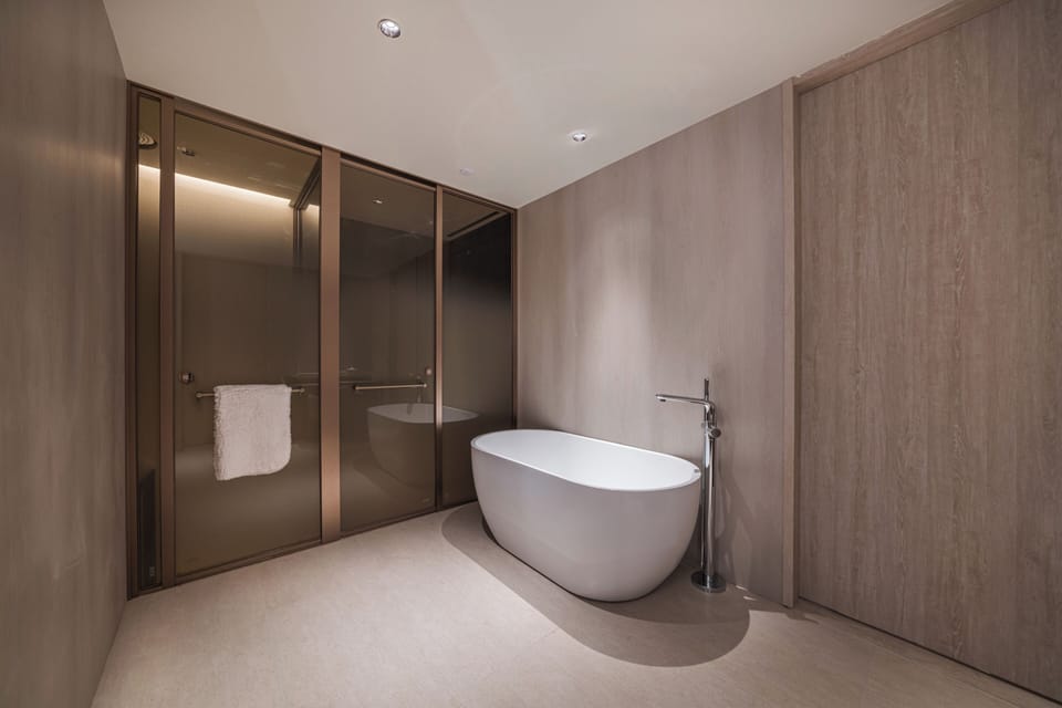 Superior Suite, City View | Bathroom | Shower, rainfall showerhead, free toiletries, hair dryer