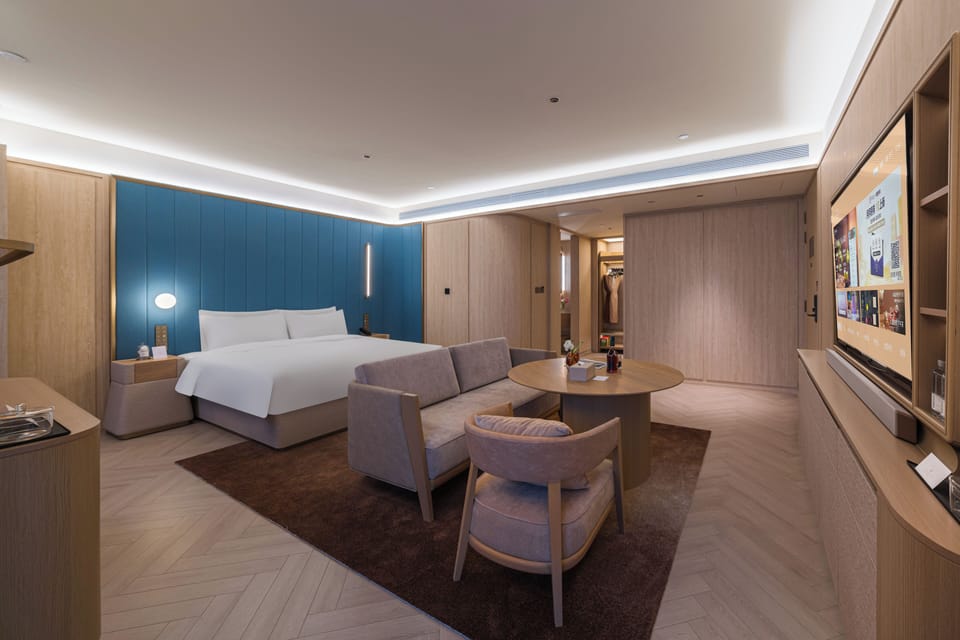 Premium bedding, minibar (free items), desk, laptop workspace