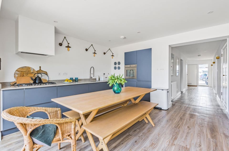 Modern and social dining and living space