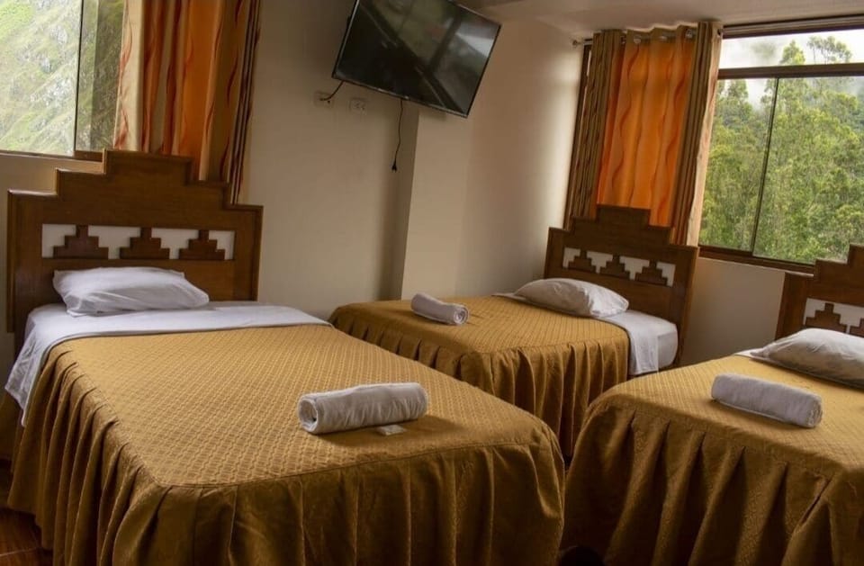 Family Triple Room | Desk, laptop workspace, WiFi (free)
