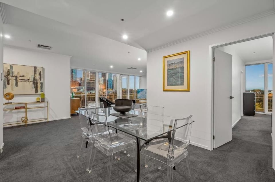 Deluxe Apartment, Balcony, City View | Interior