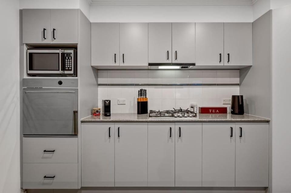 Deluxe Apartment, Balcony, City View | Private kitchen | Espresso maker, coffee/tea maker, electric kettle, toaster
