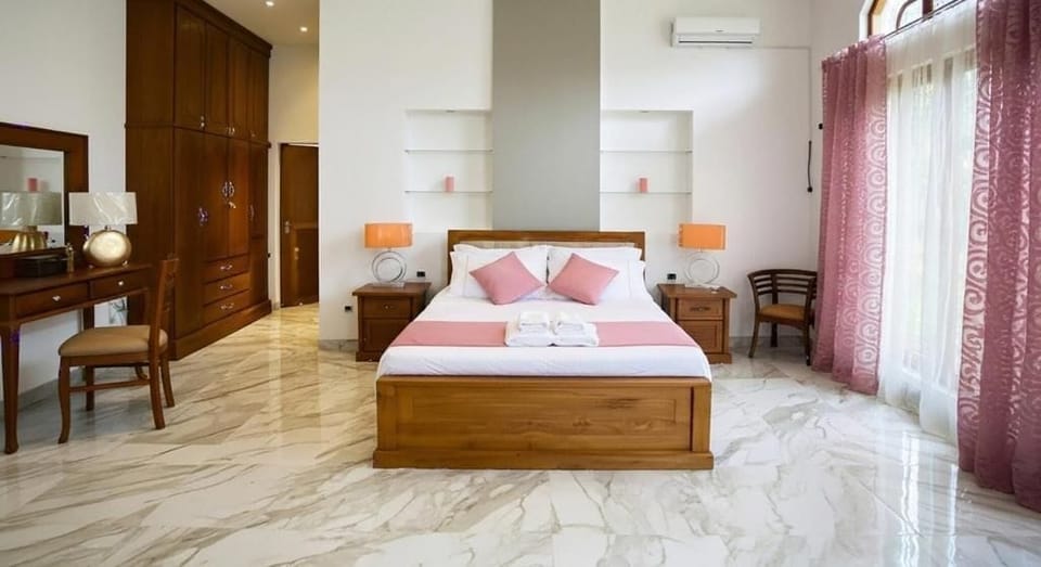 Deluxe Double Room, Garden View | Desk, iron/ironing board, free WiFi