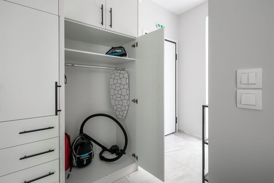 Deluxe Apartment, 2 Bedrooms, Kitchen, City View | Egyptian cotton sheets, premium bedding, in-room safe