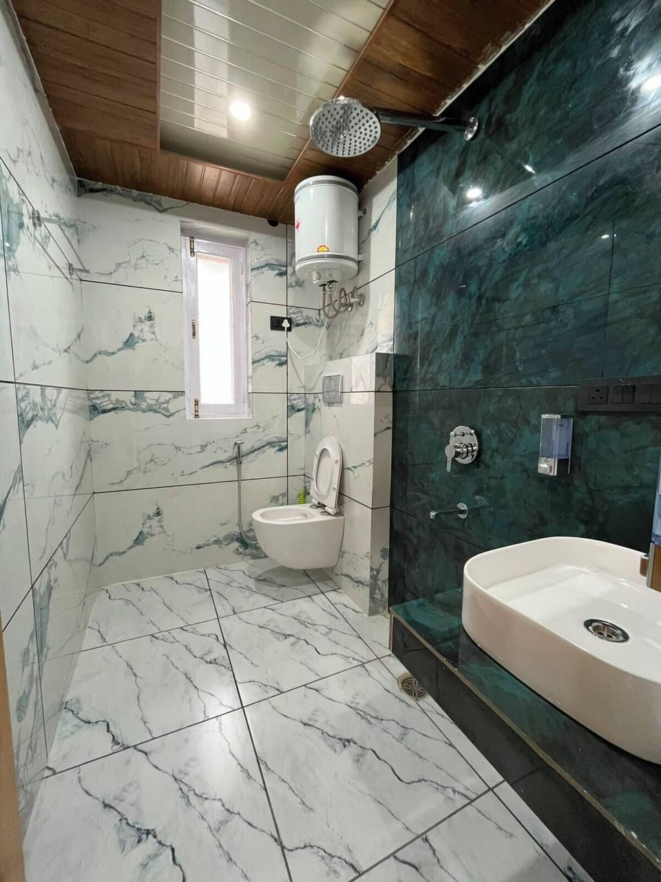 Premium Room, Balcony, Mountain View | Bathroom | Towels, soap, toilet paper