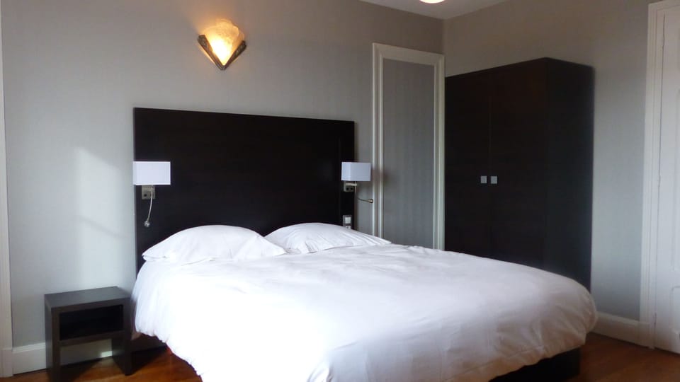 Double Room, Bathtub | Premium bedding, Select Comfort beds, minibar, desk