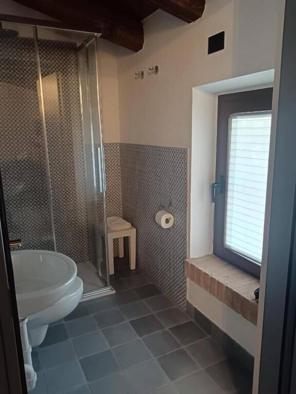 Classic Single Room | Bathroom | Shower, hair dryer, towels, soap