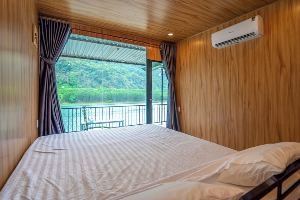 Double Room, River View | Free WiFi