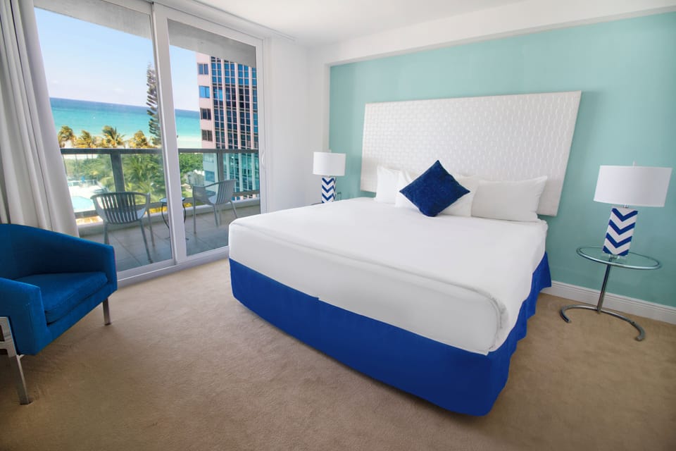 the master bedrooms have one full or queen size bed