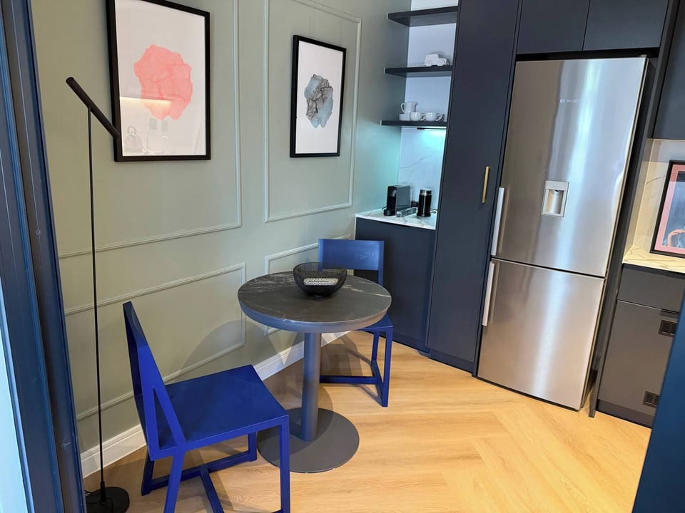 Apartment, 1 Bedroom, Smoking | Dining