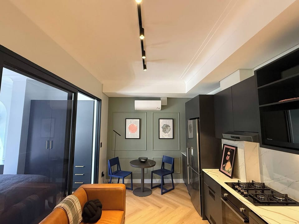 Apartment, 1 Bedroom, Smoking | Living room