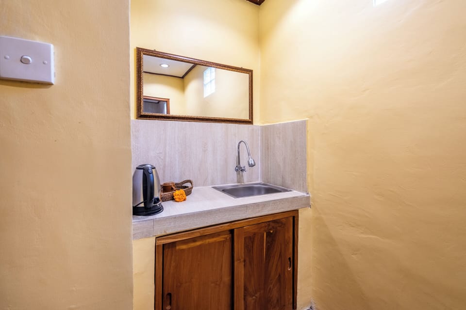 Double Room, Balcony, City View | Interior