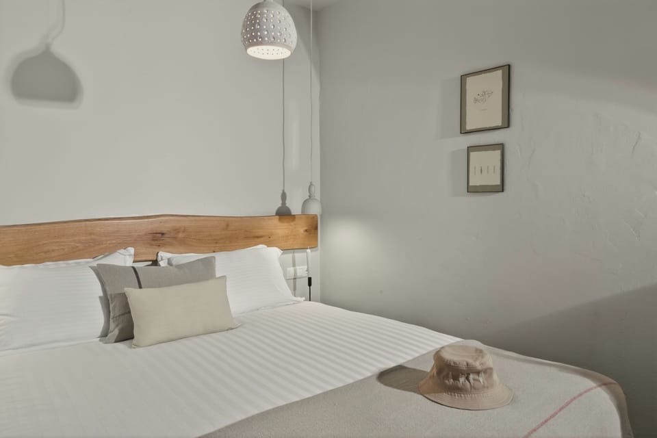 Classic Double Room, Garden View | In-room safe, blackout drapes, free WiFi, bed sheets