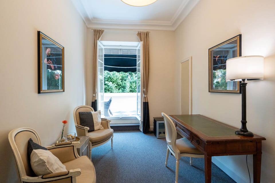 Comfort Suite, Garden View | Iron/ironing board, free WiFi