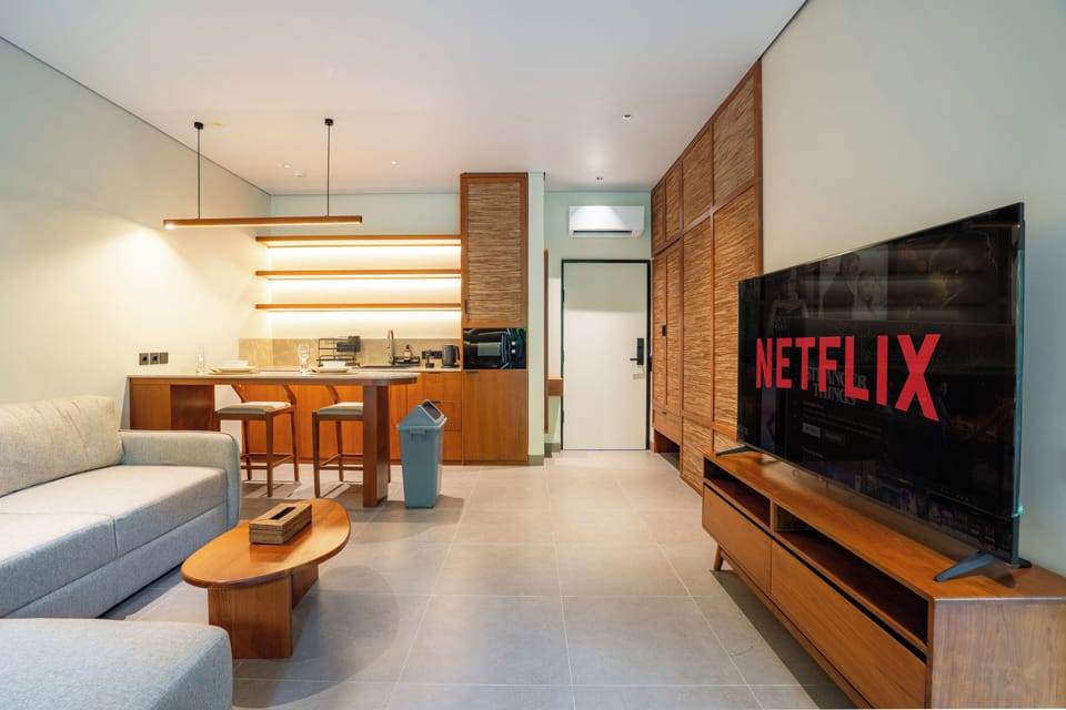Deluxe Apartment, Poolside | Living area